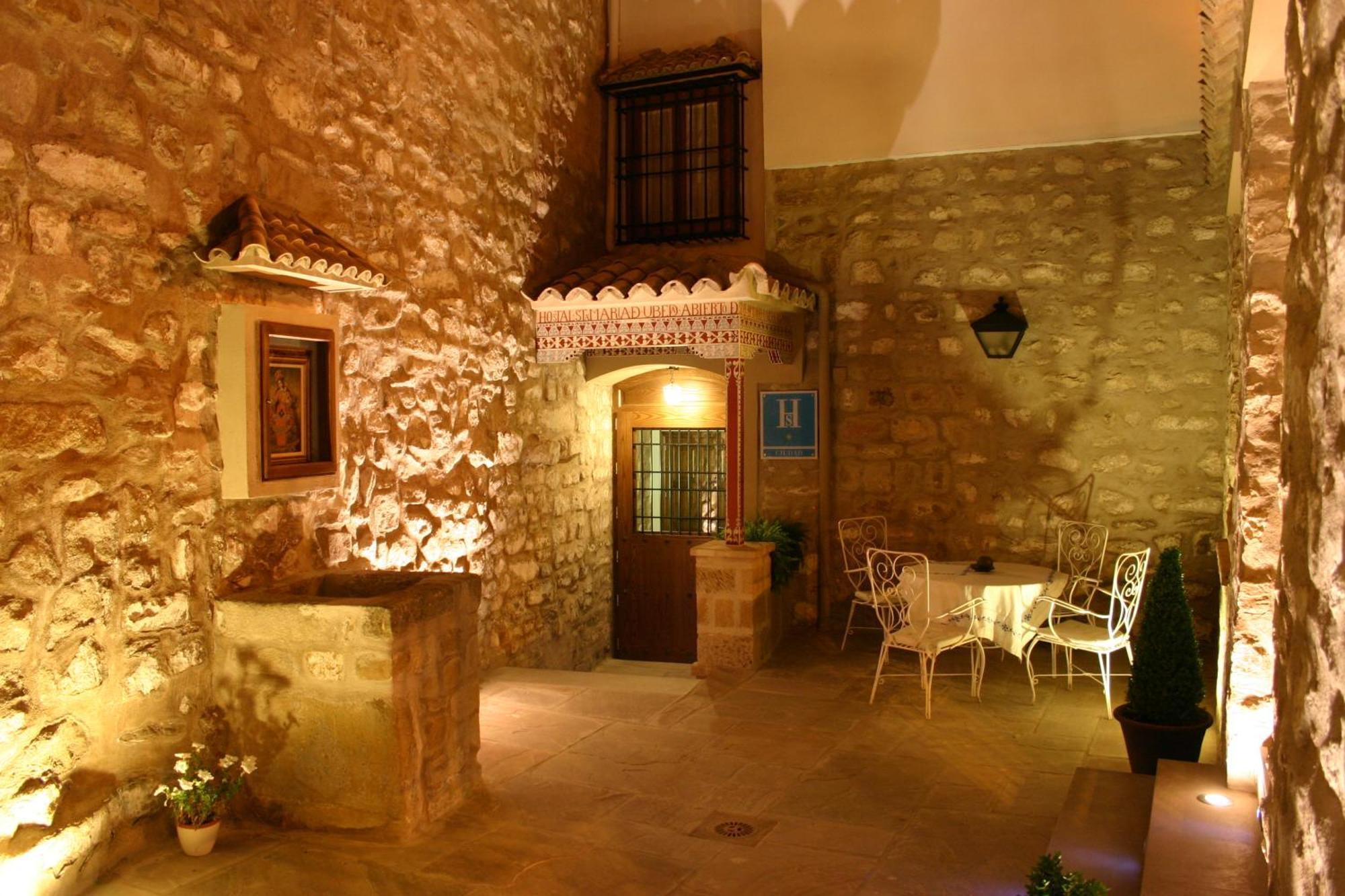 Hostal Santa Maria De Ubeda 외부 사진